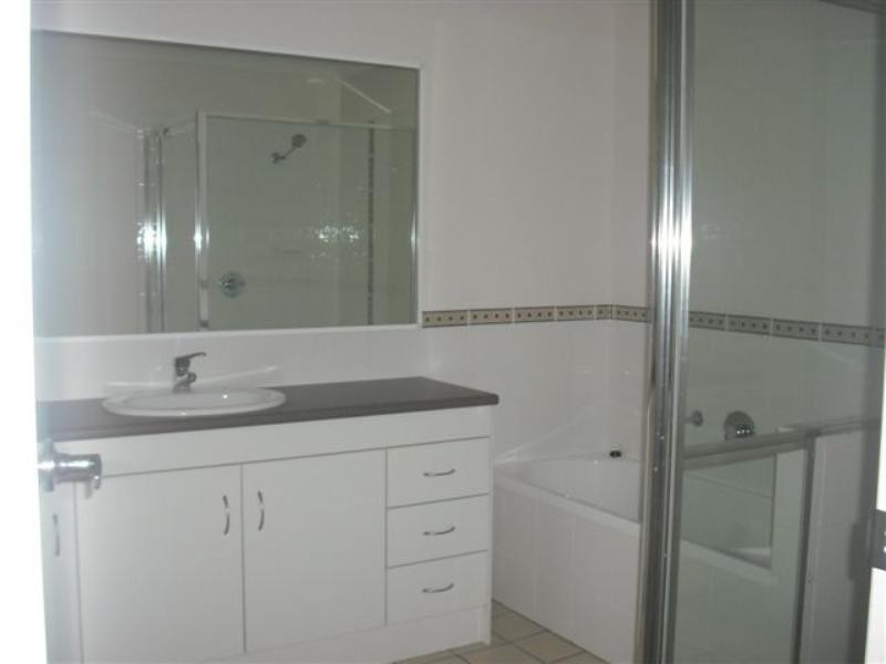 1/6 Winning Street, Glenvale QLD 4350