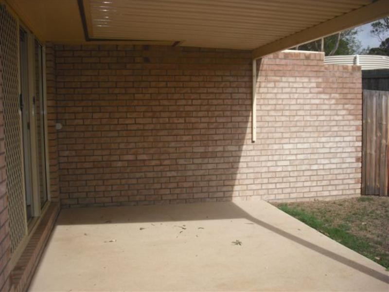 1/6 Winning Street, Glenvale QLD 4350