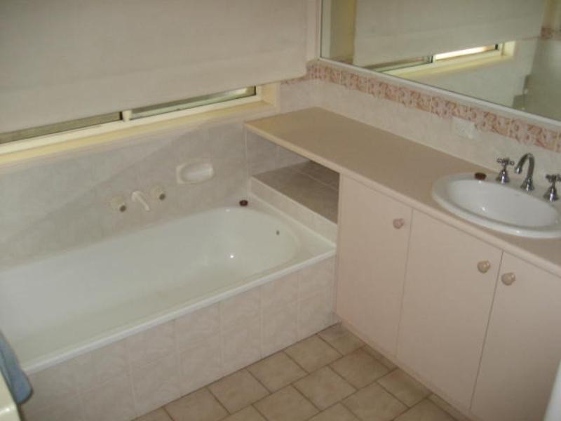 3 Petunia Close, Middle Ridge QLD 4350