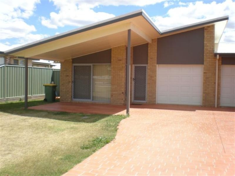 2/57 Kearney Street, Kearneys Spring QLD 4350