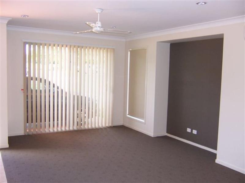 2/57 Kearney Street, Kearneys Spring QLD 4350