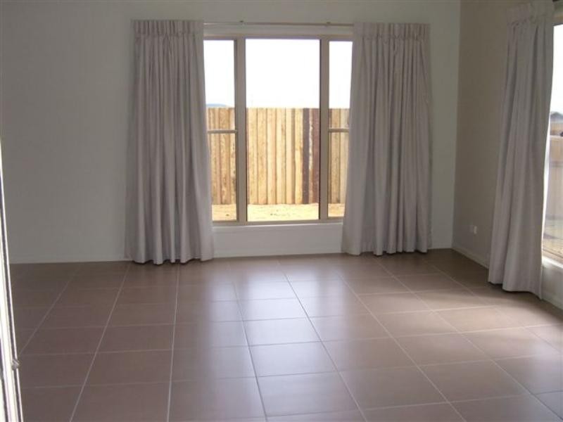 2/11 Highgrove Drive, Highfields QLD 4352