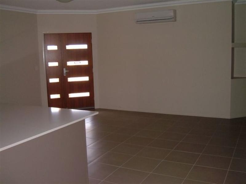 2/11 Highgrove Drive, Highfields QLD 4352