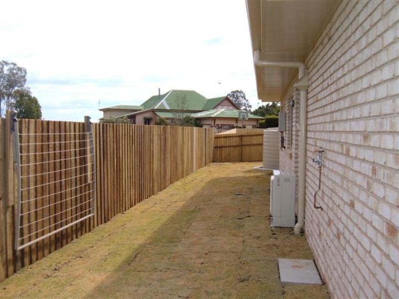 2/11 Highgrove Drive, Highfields QLD 4352