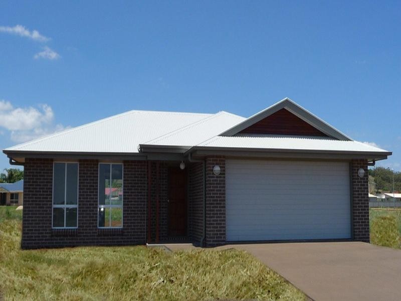 18 Clive Street, Oakey QLD 4401