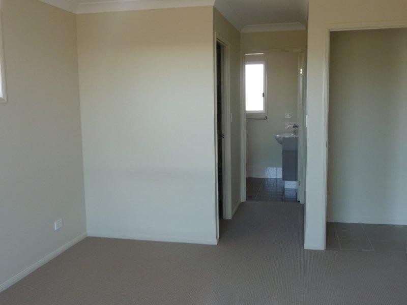 18 Clive Street, Oakey QLD 4401
