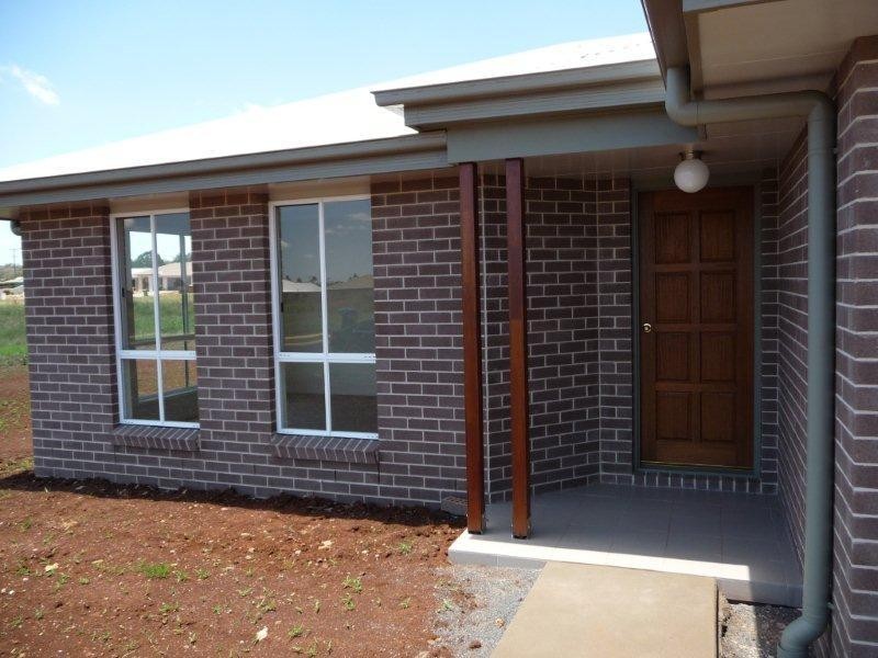 18 Clive Street, Oakey QLD 4401