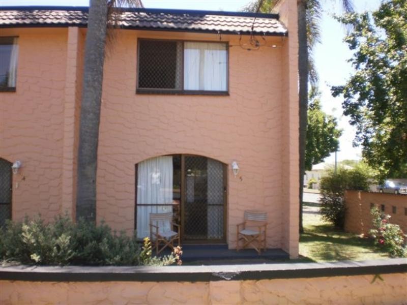 5/203 Campbell Street, Newtown QLD 4350