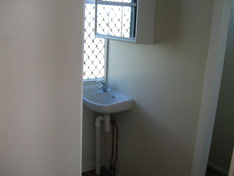 6B Hillview Avenue, Newtown QLD 4350