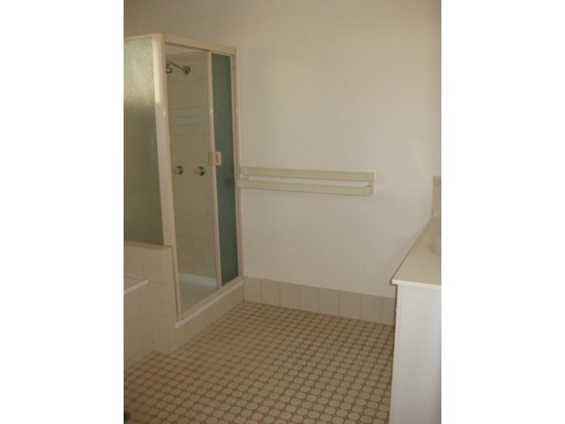2 Donna Court, Kearneys Spring QLD 4350
