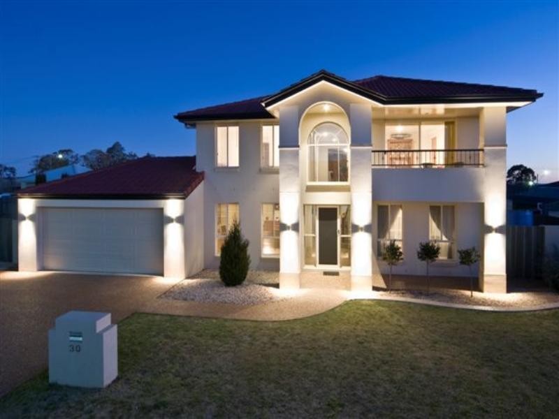 30 Banksdale Drive, Middle Ridge QLD 4350