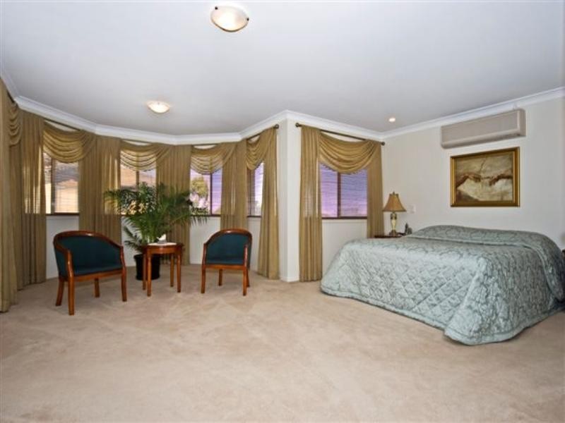 30 Banksdale Drive, Middle Ridge QLD 4350