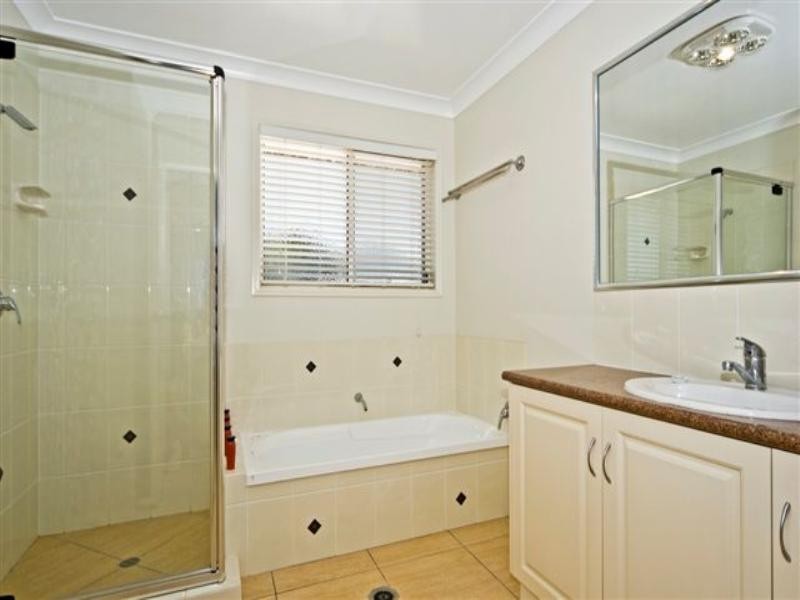 30 Banksdale Drive, Middle Ridge QLD 4350