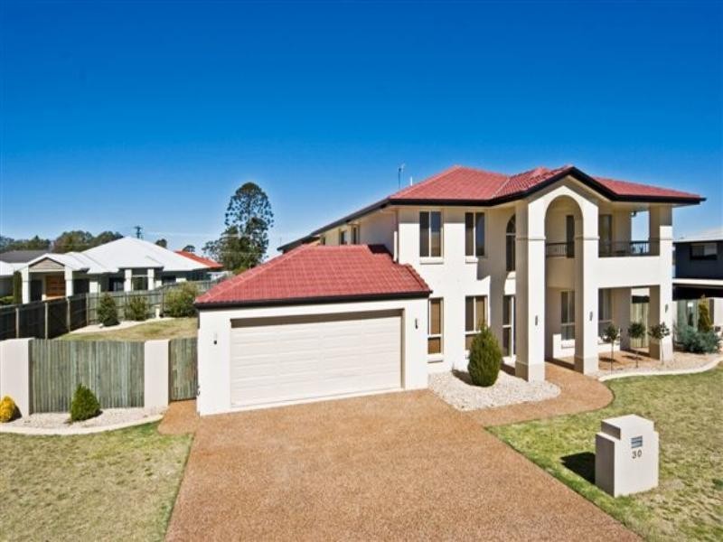 30 Banksdale Drive, Middle Ridge QLD 4350