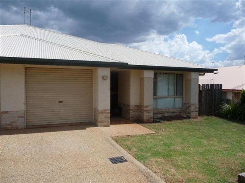 2/84 South Street, Rangeville QLD 4350