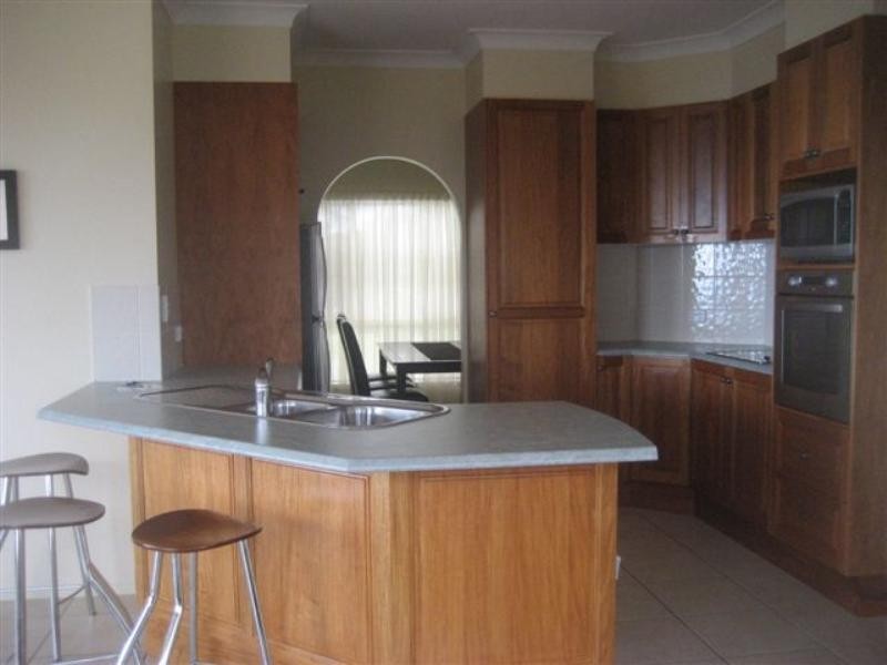 1/25 Warana Avenue, Mount Lofty QLD 4350