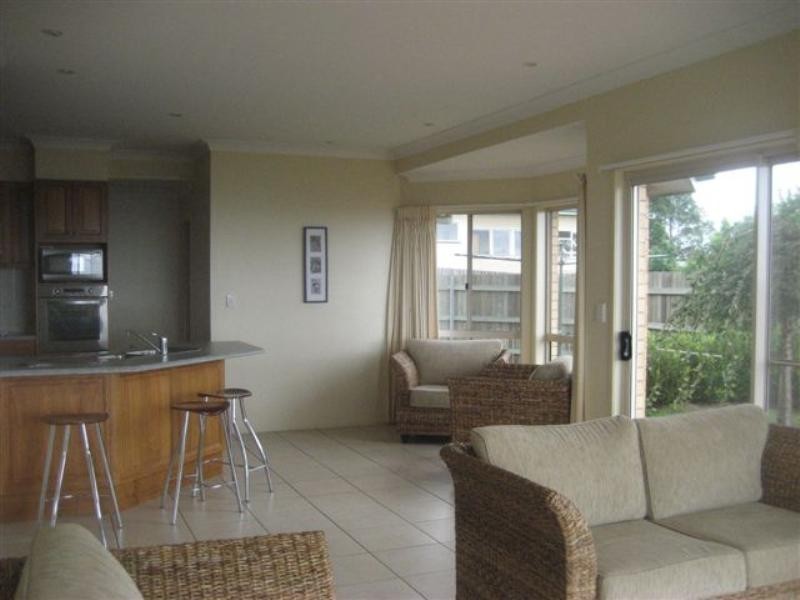 1/25 Warana Avenue, Mount Lofty QLD 4350