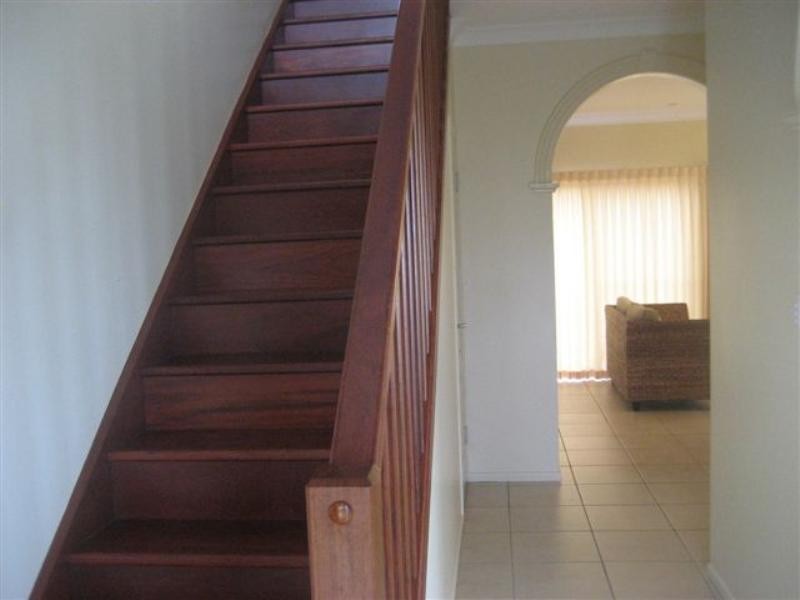 1/25 Warana Avenue, Mount Lofty QLD 4350