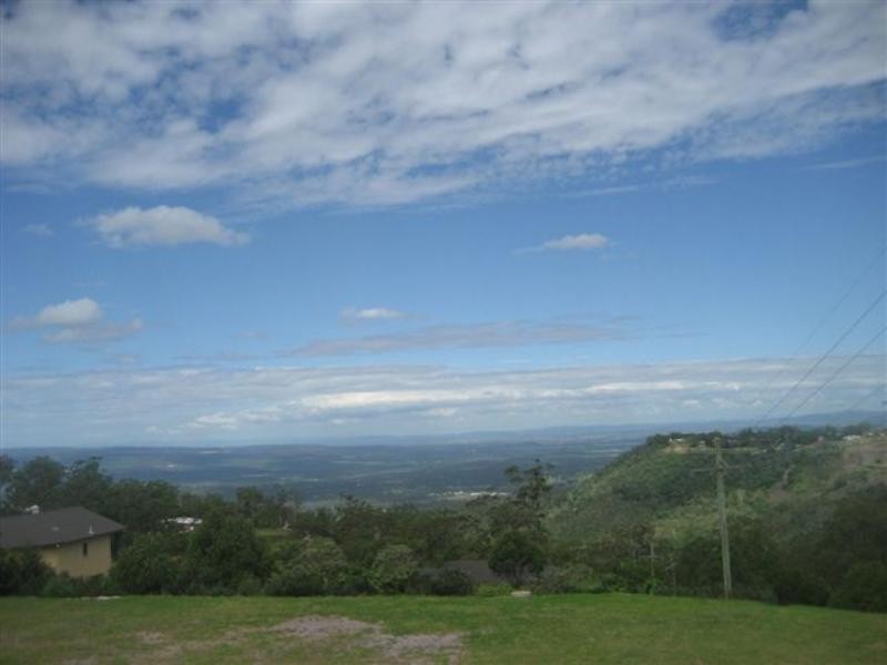 1/25 Warana Avenue, Mount Lofty QLD 4350