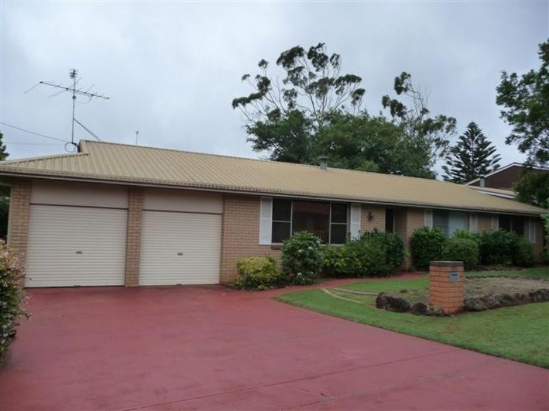 27 Hazel Street, Centenary Heights QLD 4350