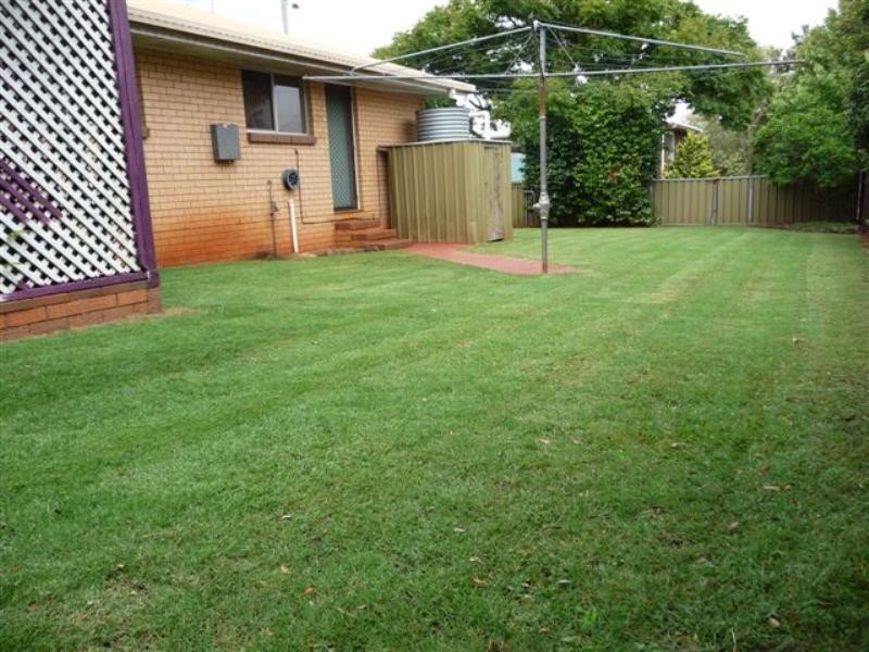 27 Hazel Street, Centenary Heights QLD 4350