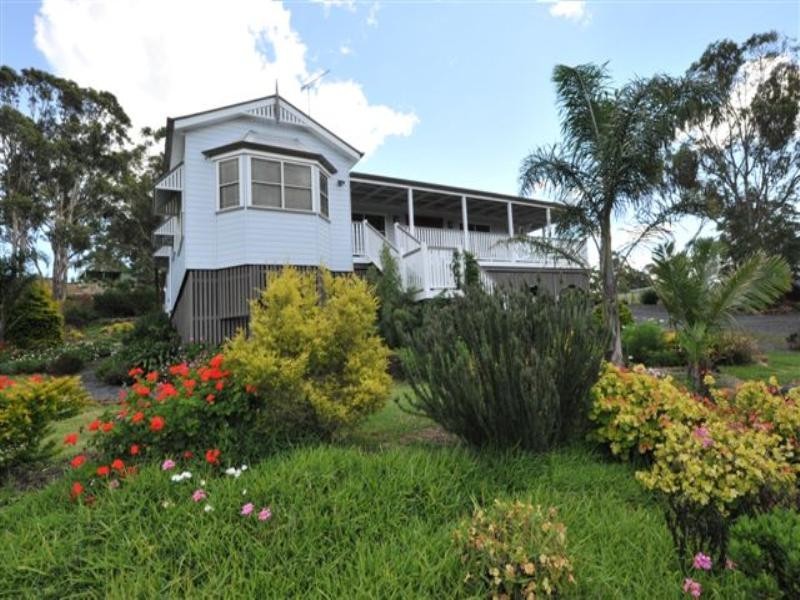 16 Traveston Court, Preston QLD 4352