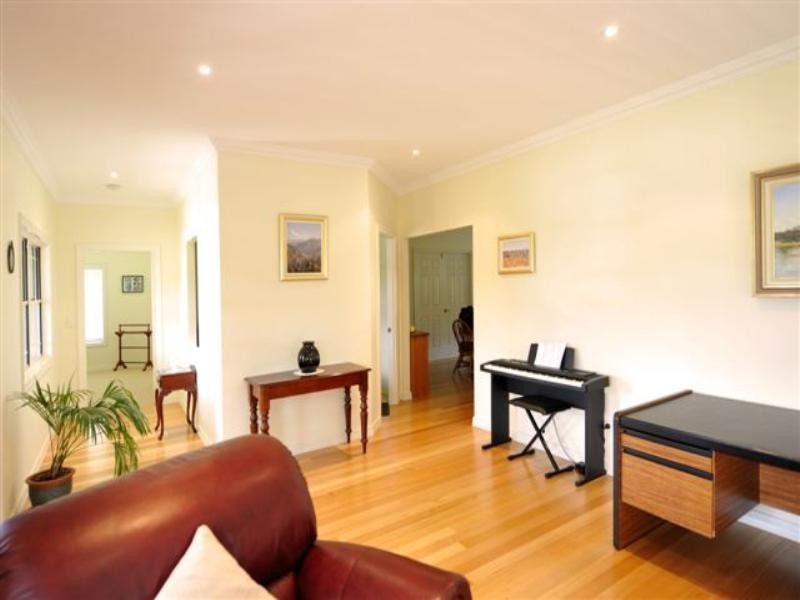 16 Traveston Court, Preston QLD 4352