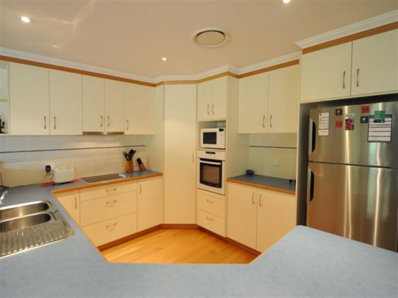 16 Traveston Court, Preston QLD 4352