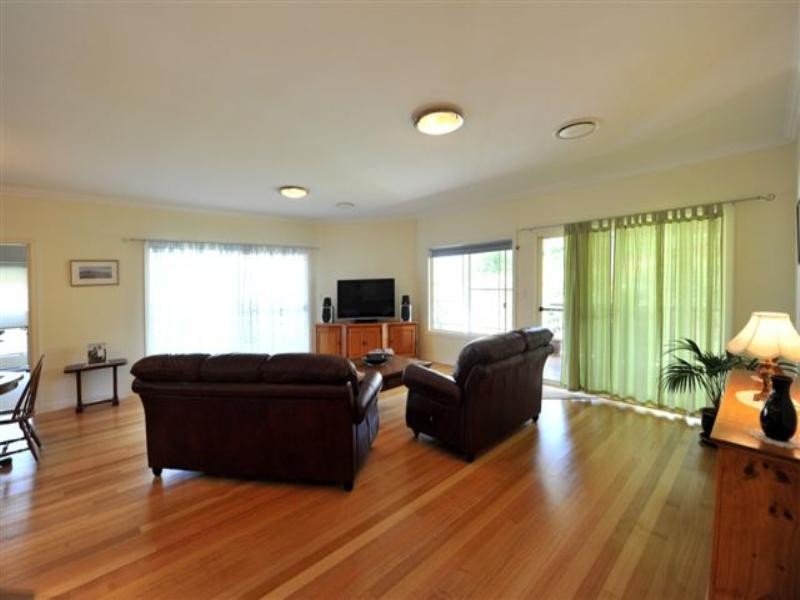 16 Traveston Court, Preston QLD 4352