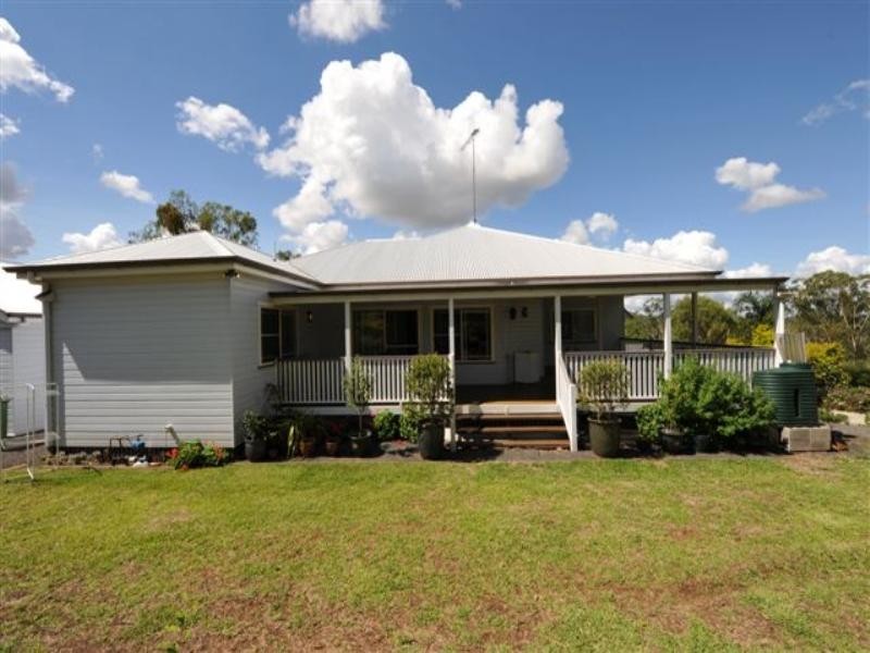 16 Traveston Court, Preston QLD 4352