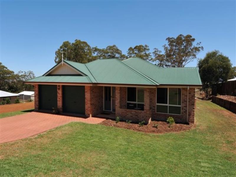 12 Debbie Street, Highfields QLD 4352