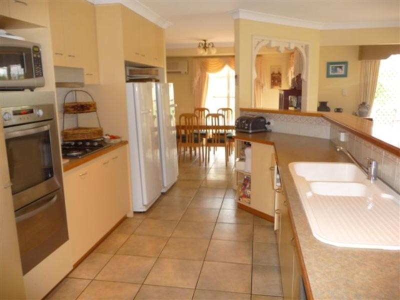 10 Hennenlotter Court, Kearneys Spring QLD 4350