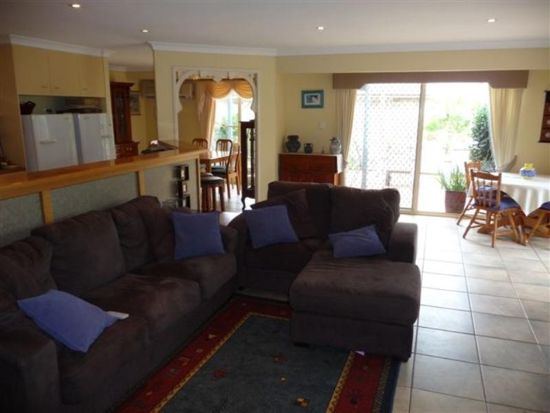 10 Hennenlotter Court, Kearneys Spring QLD 4350