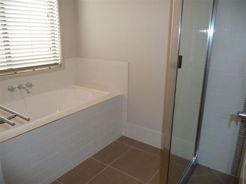 1 Quail Crescent, Highfields QLD 4352