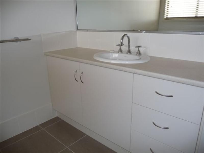 1 Quail Crescent, Highfields QLD 4352