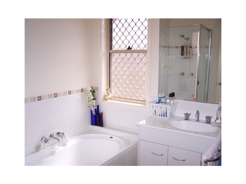 12 Wareena Crescent, Glenvale QLD 4350