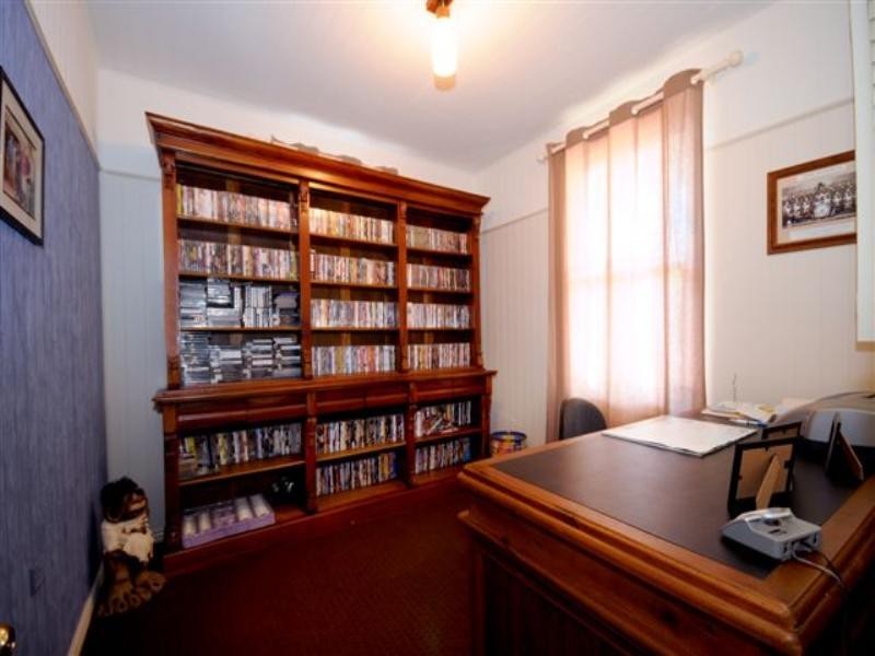 68 Geoffrey Street, Mount Lofty QLD 4350