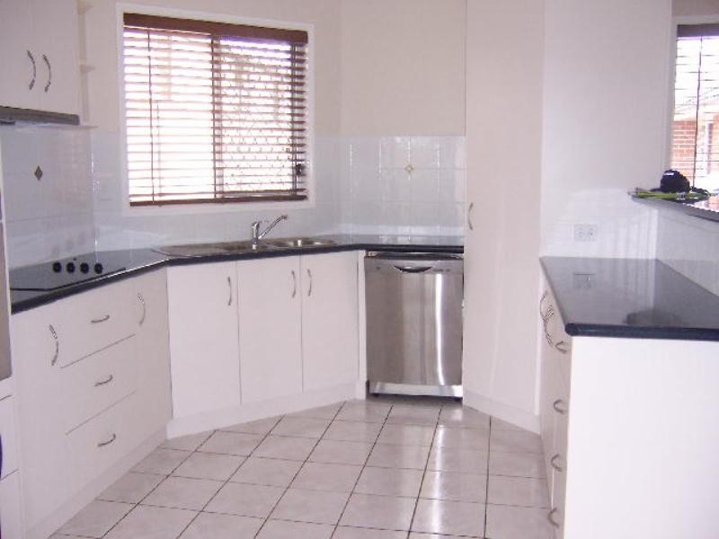 2/199 Nelson Street, Kearneys Spring QLD 4350