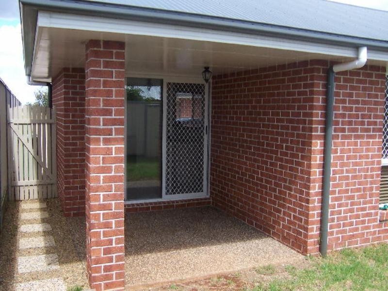 2/199 Nelson Street, Kearneys Spring QLD 4350