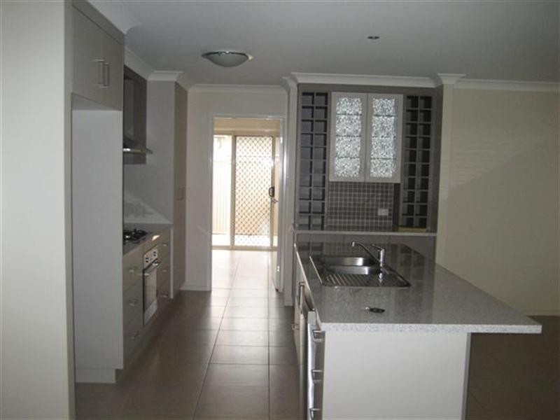 7 Beardsworth Street, Middle Ridge QLD 4350