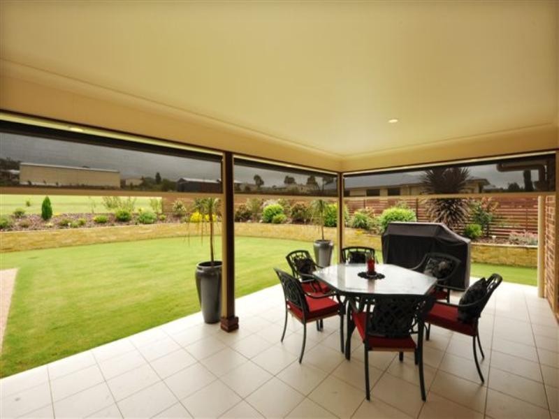 8 Northerley Drive, Hodgson Vale QLD 4352