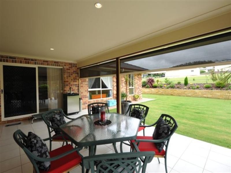 8 Northerley Drive, Hodgson Vale QLD 4352