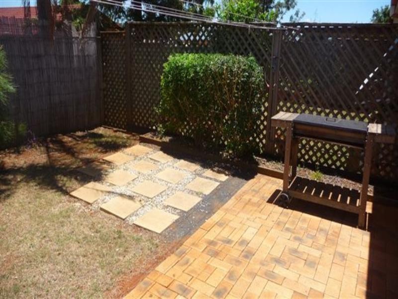 8/31 Gladstone Street, Newtown QLD 4350