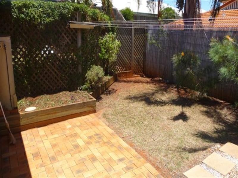 8/31 Gladstone Street, Newtown QLD 4350