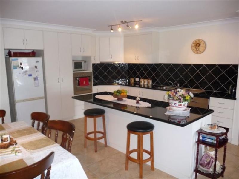 1/6 Sunset Drive, Glenvale QLD 4350