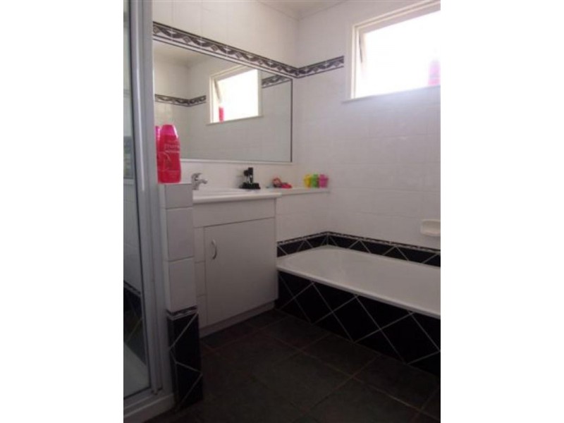 381 Hume Street, Kearneys Spring QLD 4350