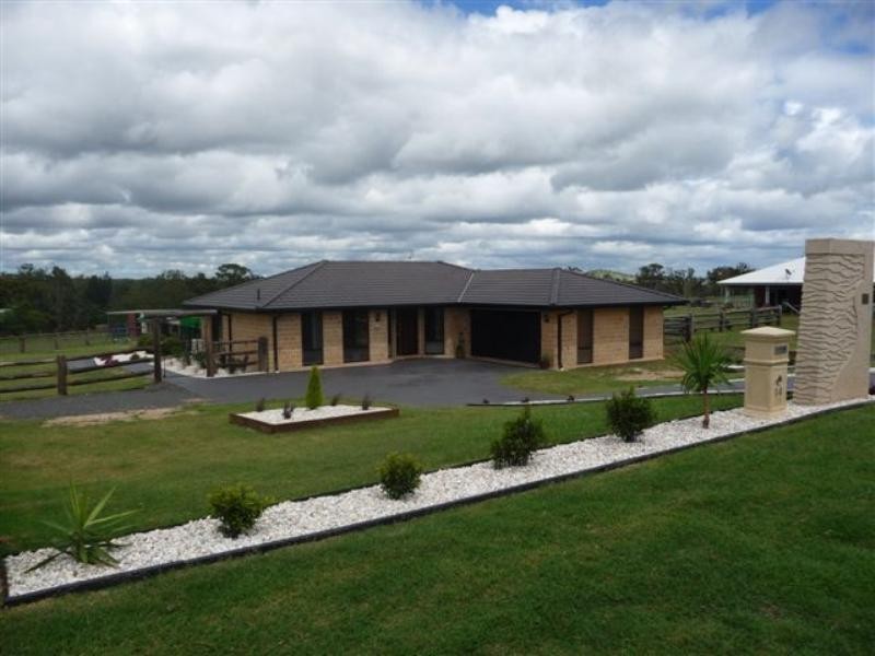 14 Carys Road, Glenvale QLD 4350