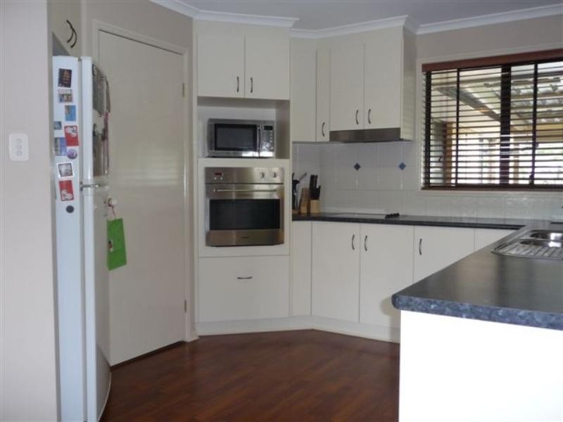 14 Carys Road, Glenvale QLD 4350