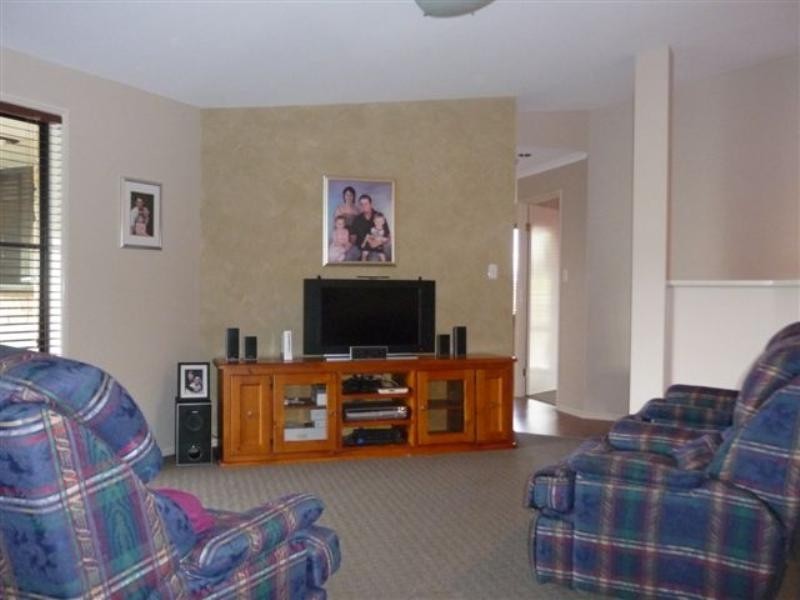 14 Carys Road, Glenvale QLD 4350