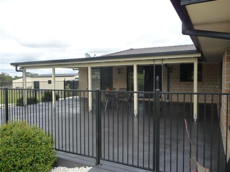 14 Carys Road, Glenvale QLD 4350